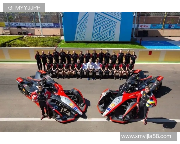 成都羽毛球队在邀请赛中以63分领跑积分榜展现强劲实力 成都羽毛球队在邀请赛中以63分领跑积分榜展现强劲实力